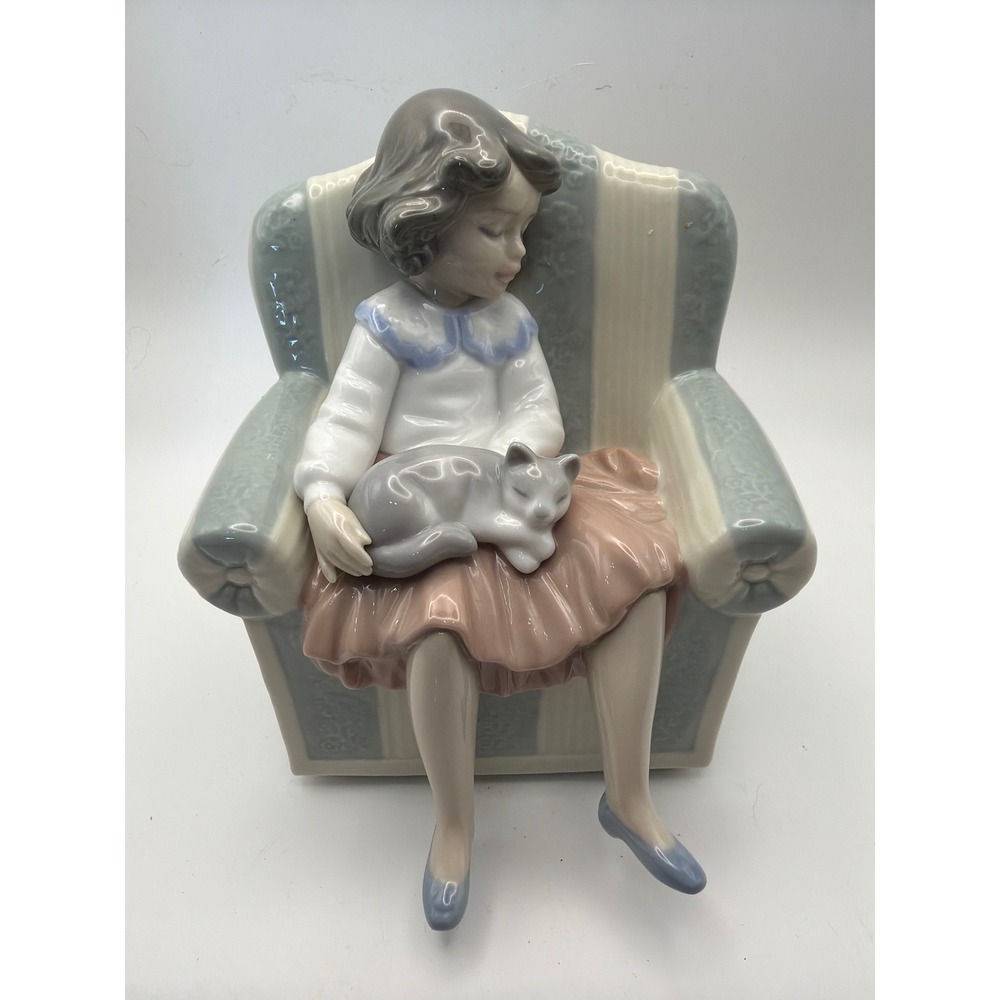 Lladro Shhh They're Sleeping 6550 Girl with Cat in Chair Porcelain Figurine